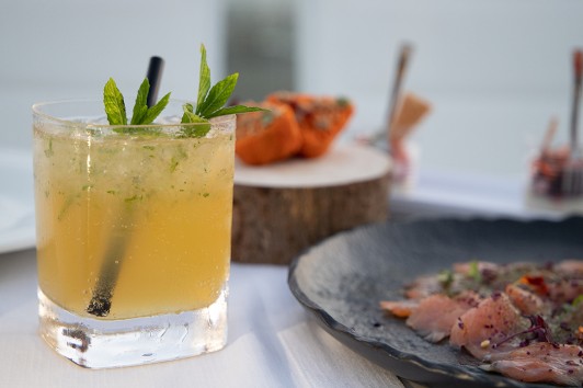 Sulla terrazza del Monun con un Vodka Martini