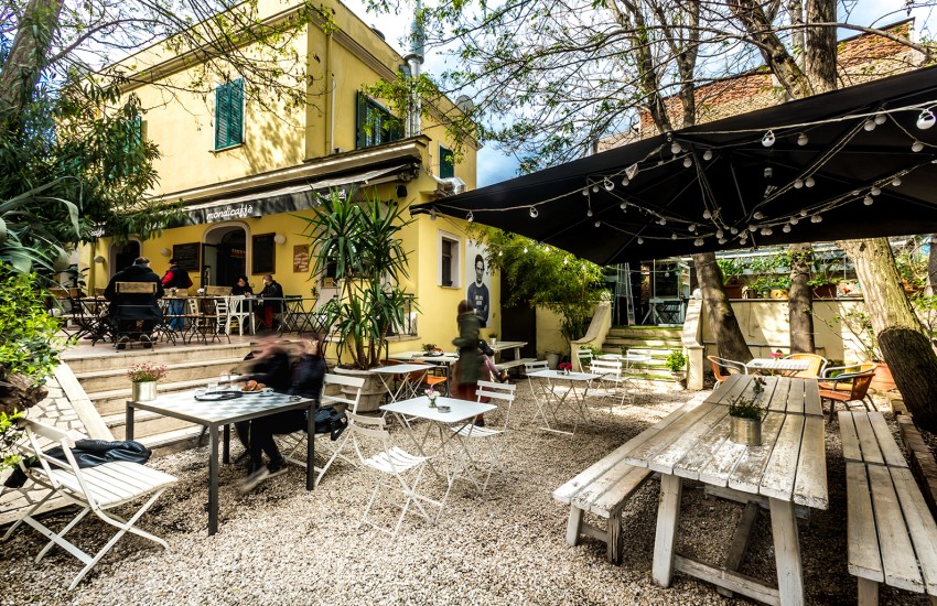Il galletto pugliese nel locale di Pasolini a Roma