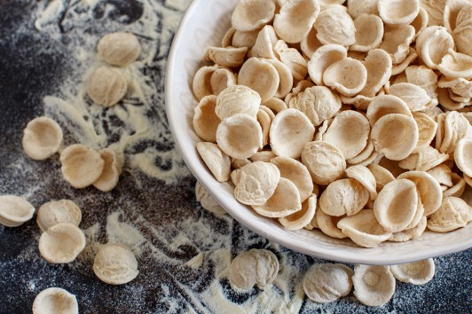 Orecchiette e ceramiche made in Puglia